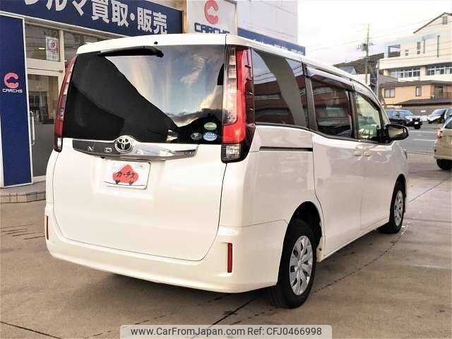 toyota noah 2017 504928-925952 image 2