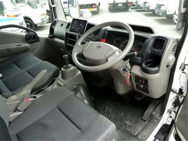 Nissan atlas салон