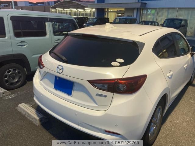 mazda axela 2017 CFJ1629765 image 2