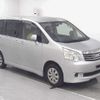 toyota noah 2012 CFJ1570874 image 1
