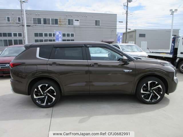 mitsubishi outlander-phev 2023 CFJ0682991 image 2
