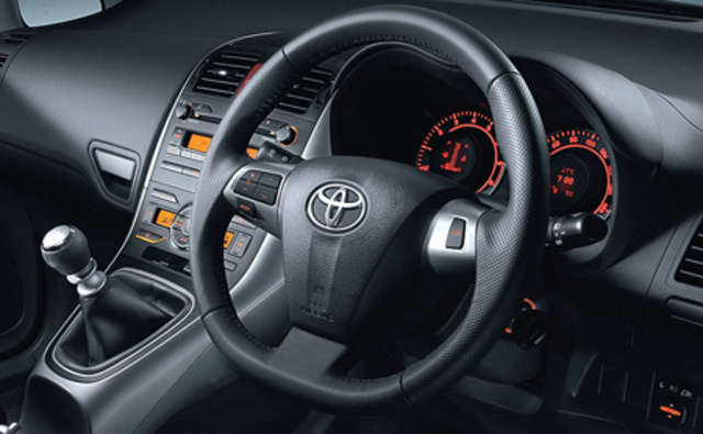 Toyota Auris Rs Specs Dimensions And Photos Car From Japan