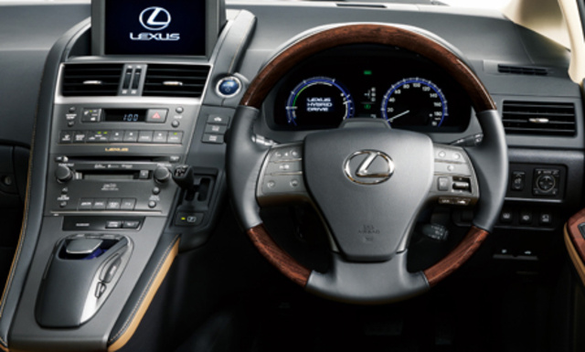 Version h c. Lexus hs250h Interior. Lexus hs250h бортовой компьютер. Lexus HS 250h спидометр. Лексус hs250h характеристики.