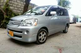 Toyota Noah 2005