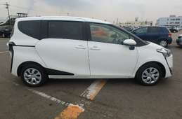 Toyota Sienta 2015