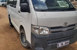 Toyota Hiace Van 2012