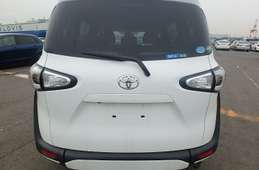 Toyota Sienta 2015