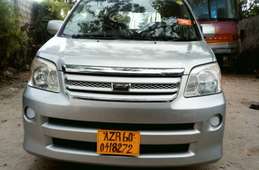 Toyota Noah 2005