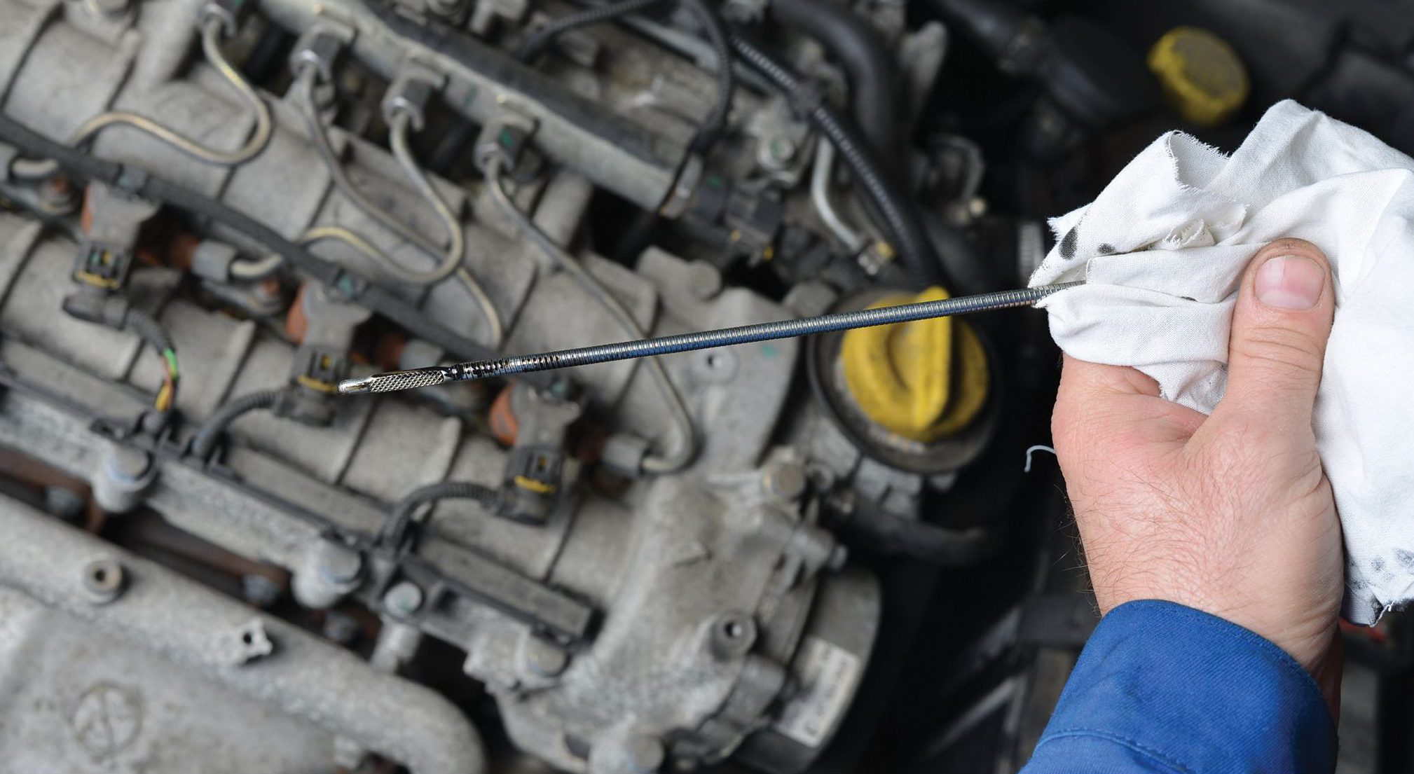 Check the oil system regularly Oil check