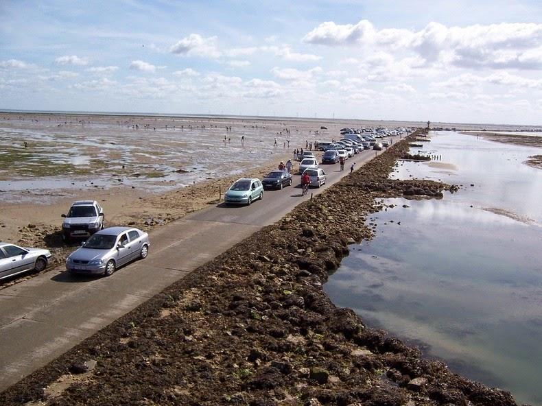 Passage Du Gois in France dangerous roads
