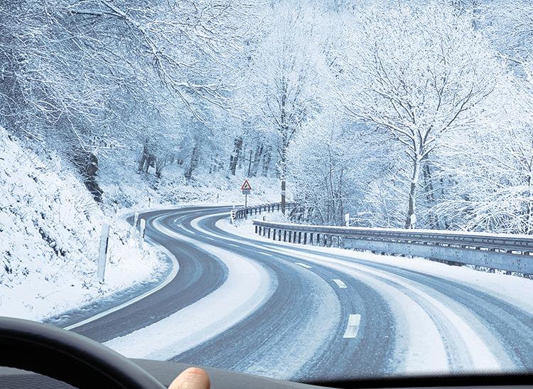 Don't speed up on snowy roads! car driving mistakes