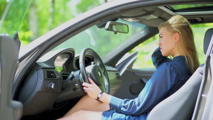 Correct posture is necessary for safe driving. Bad habits women should give up