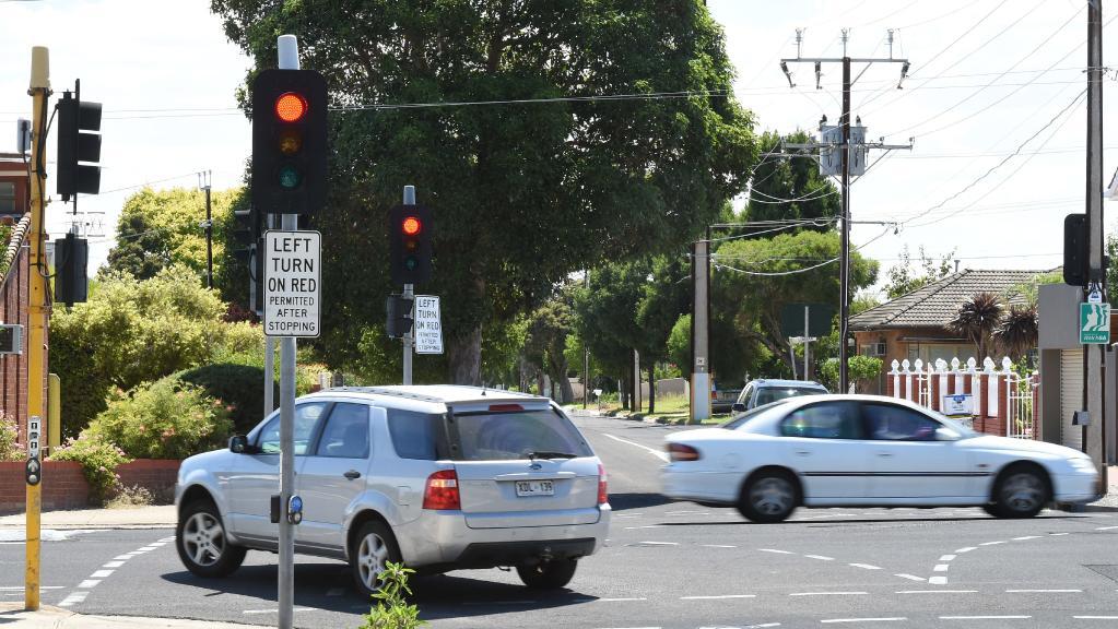 Turn wisely Safe Driving Tips At Intersections