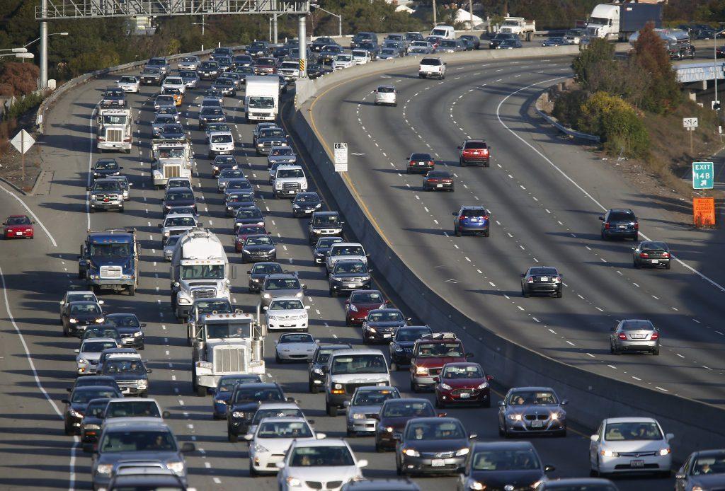 If you feel stressful, just try to escape from the traffic Driving tips in heavy traffic