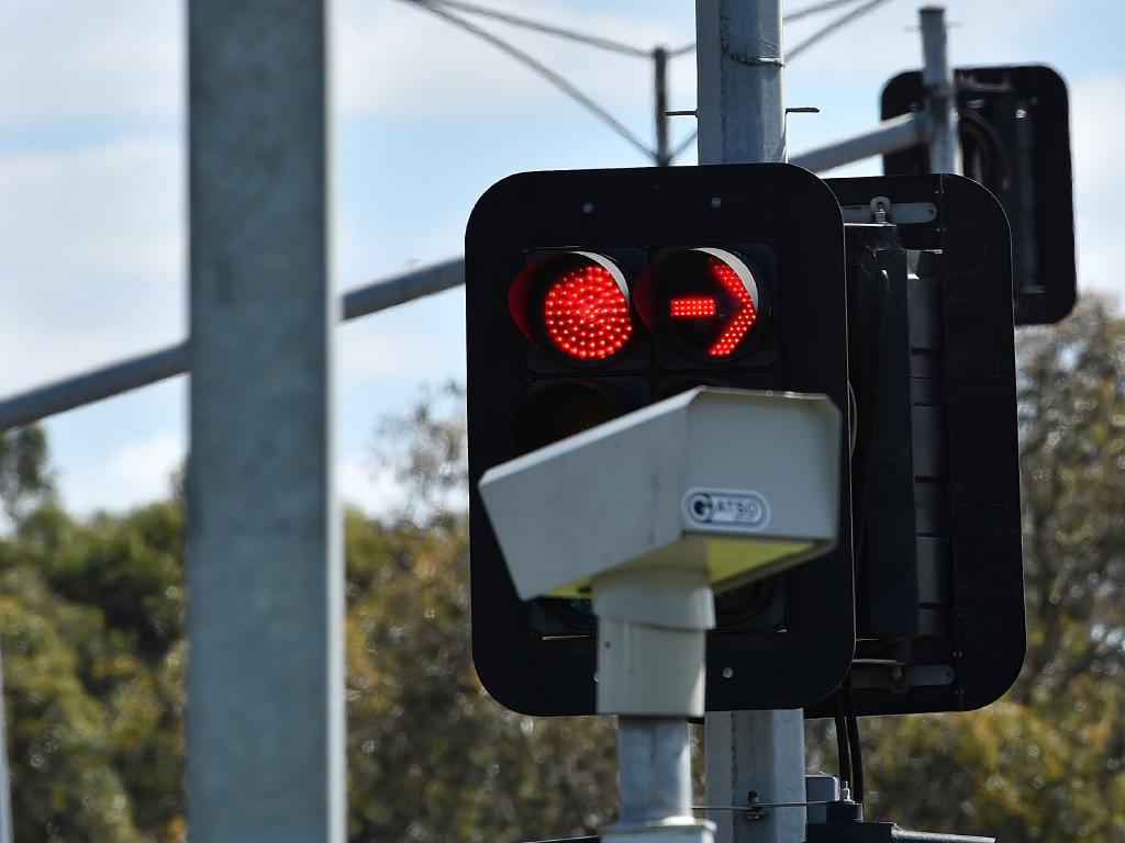 Following a friend while driving will increase the risk of speeding through red light Following a Friend While Driving