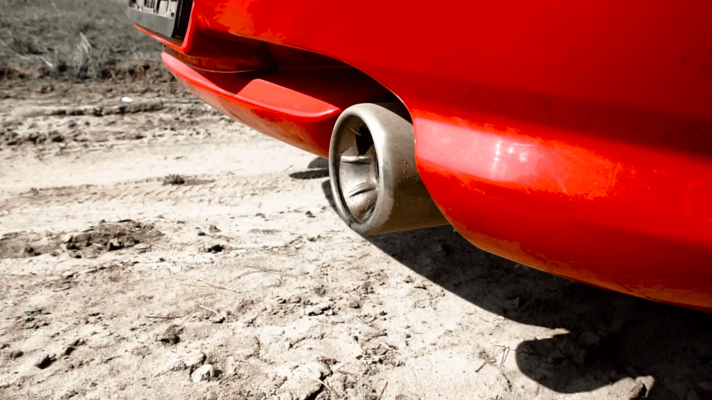 How does an exhaust leak sounds like while driving?