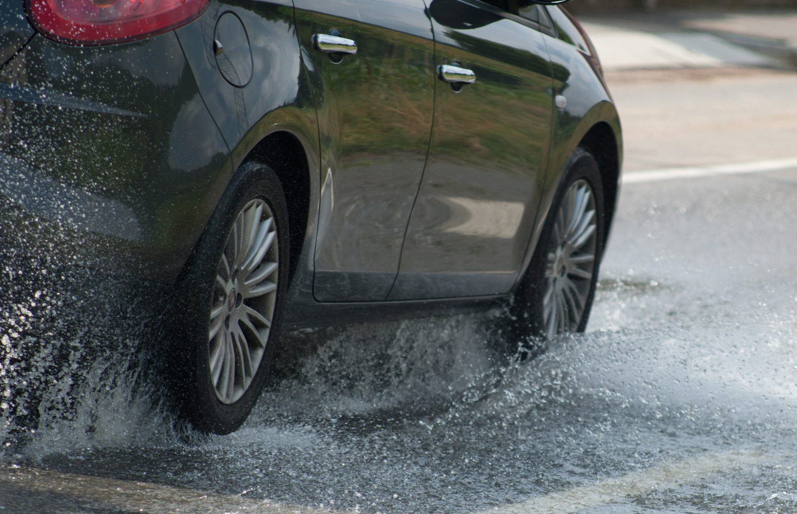Stay calm when you have emergency is the most important safe tip Skidding or hydroplaning on the wed road