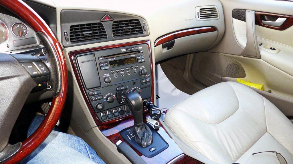 Buying the right car between Volvo S60 Vs Audi A4 Comparing Volvo S60 Vs Audi A4