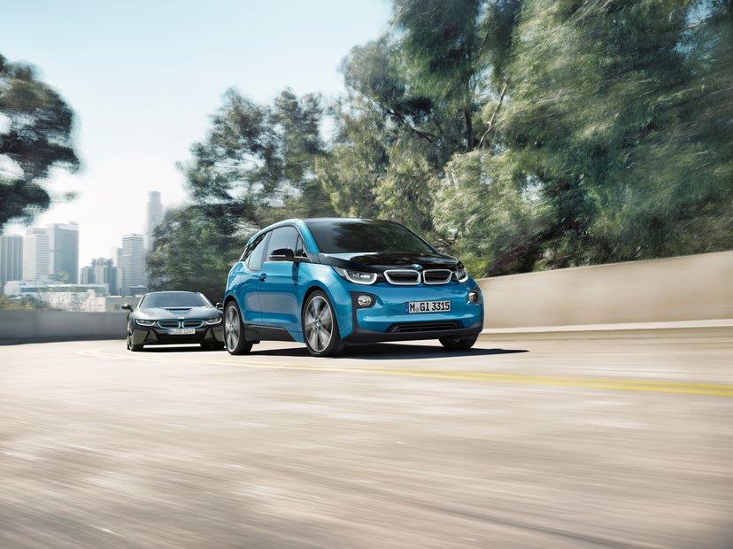 Old diesel cars make loud noises but petrol cars don't. identify between petrol cars and diesel cars