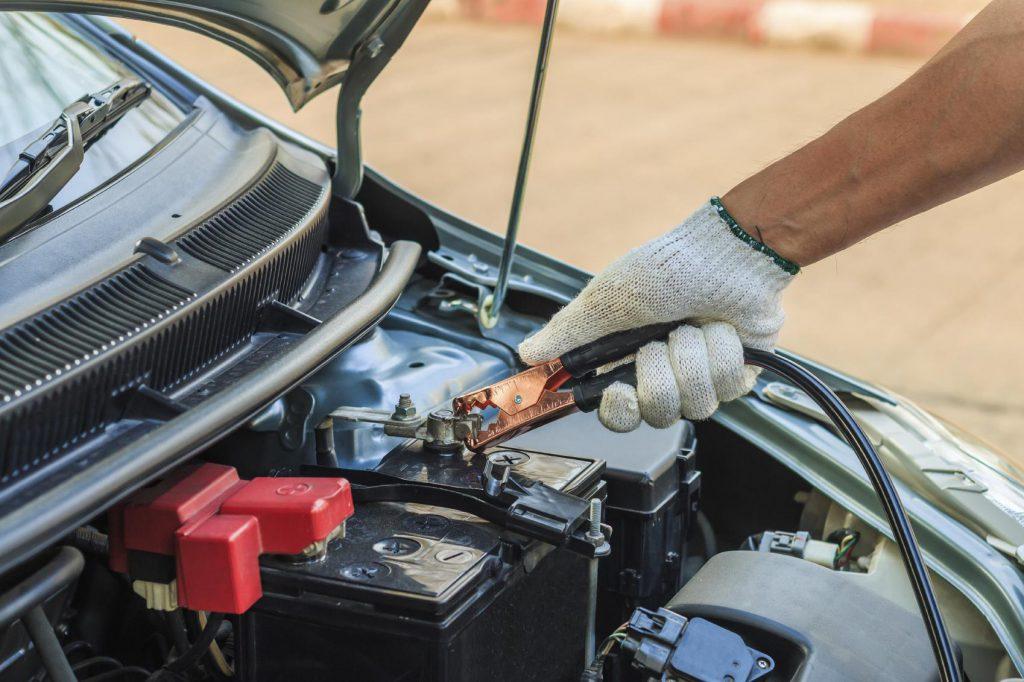 Bump-start a car with an automatic transmission in the right way Knowledge of how to bump-start a car with an automatic transmission