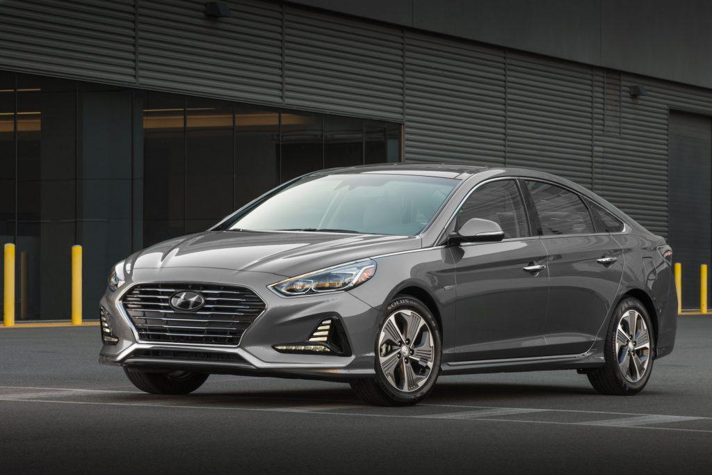 Choosing between Hydrogen Fuel Cell vs. Traditional Cars All about Hydrogen Fuel Cell vs. Traditional Cars