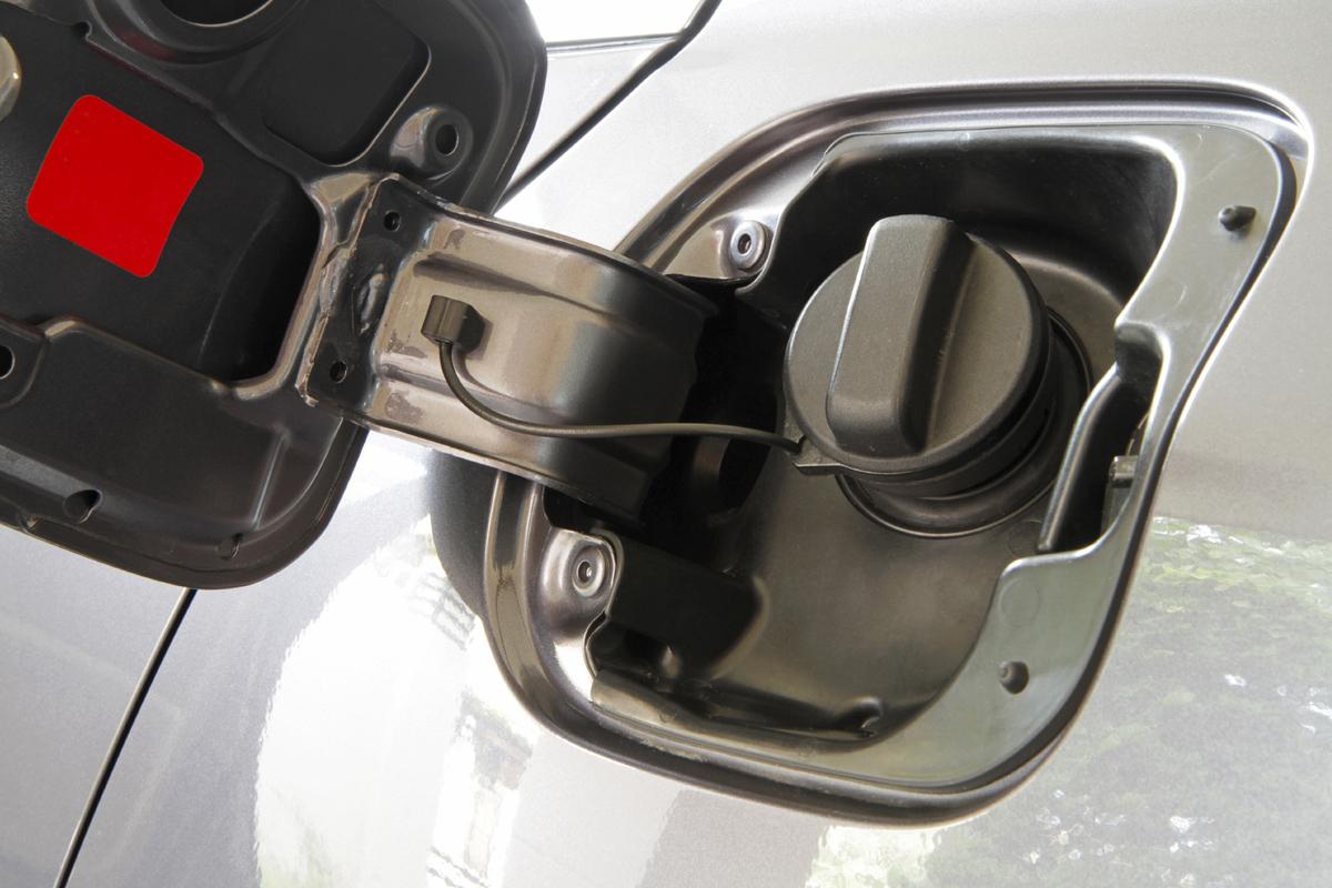 Sugar will stall the engine. how to ruin a car engine through the gas tank