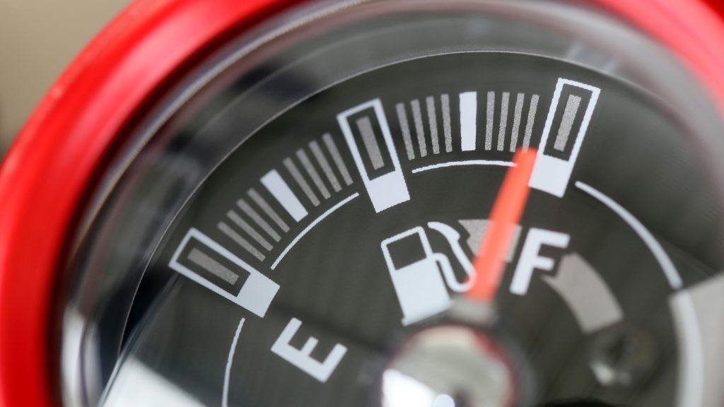 How much gas does idling use and its dependance Know about how much gas does idling use