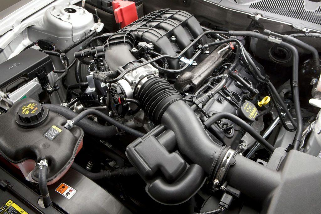 V8 vs. V6 engine fuel economy