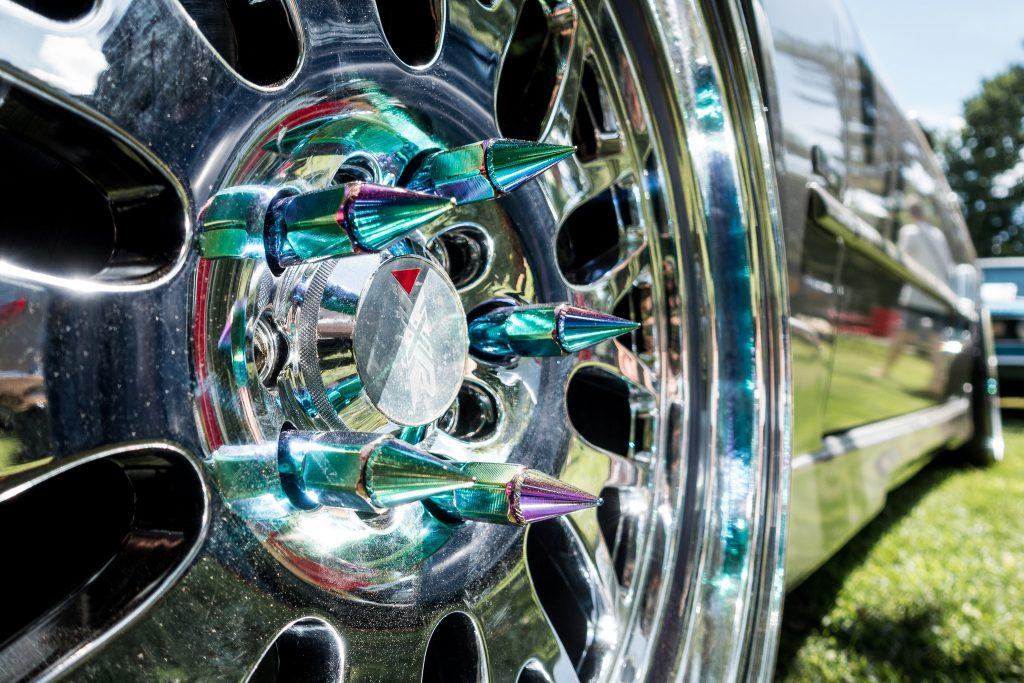 Know about the definitive purpose of spikes on truck wheels Different types of Hubcaps