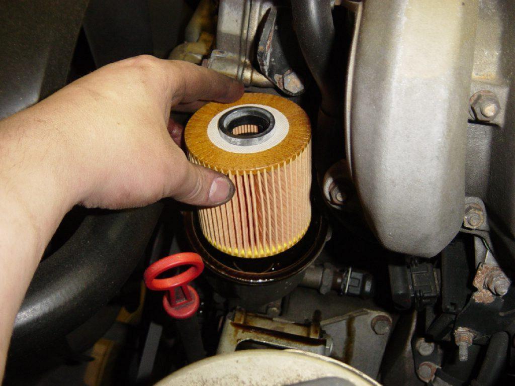 Proper replacement of oil filter and air filter All about replacing oil filter and air filter