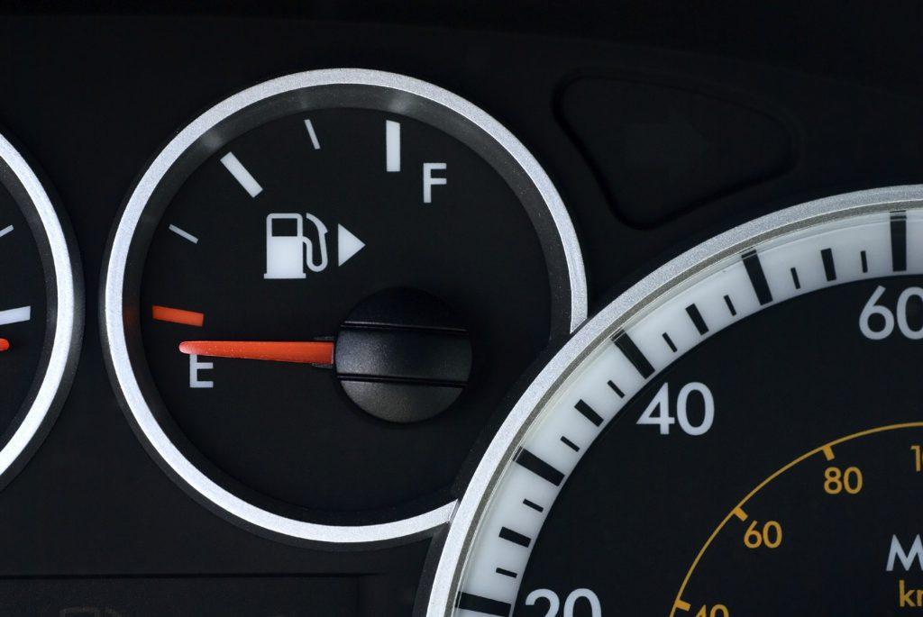 Use of fuel gauge arrow