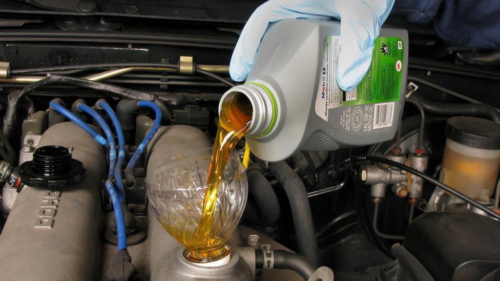 Low Transmission Fluid Symptoms To Be Aware Of - CAR FROM JAPAN