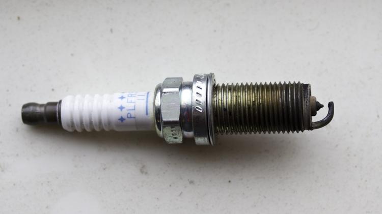 what does a bad spark plug look like