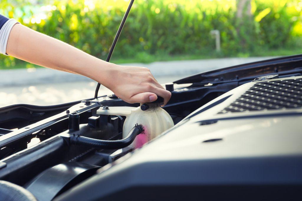 Entender la frecuencia de cambio del refrigerante del motor