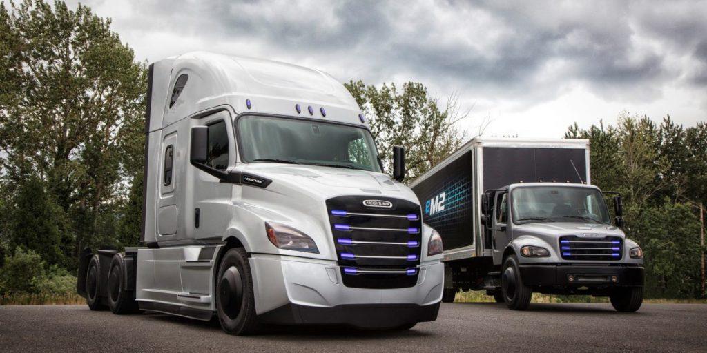Driving diesel semi truck Diesel semi truck engine