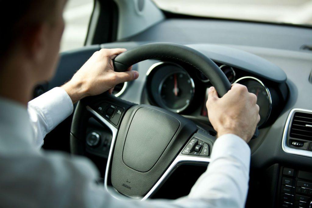 Choosing between car steering wheel and Joystick Car steering wheel usage in the car
