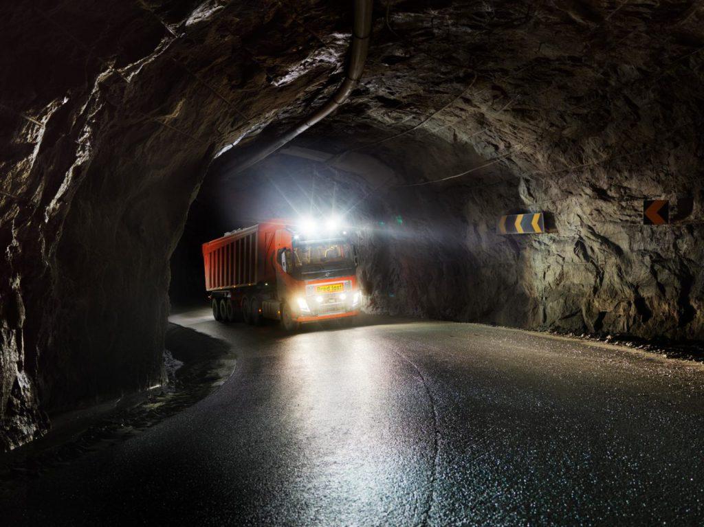 What makes truck drivers not use high beam at night? A quick Guide to truck drivers not Using Beam at Night
