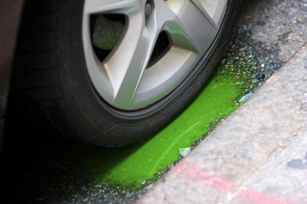 Car produces white smoke when leaking- These May be the Reasons Car produces white smoke when leaking- Top Factors