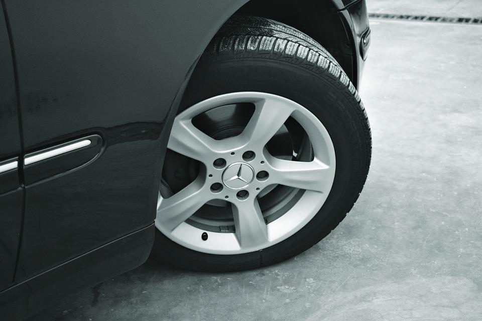 Which tire doesn’t move when a car turns right? The Complete Guide Which tire doesn’t move when a car turns right? The ultimate guide