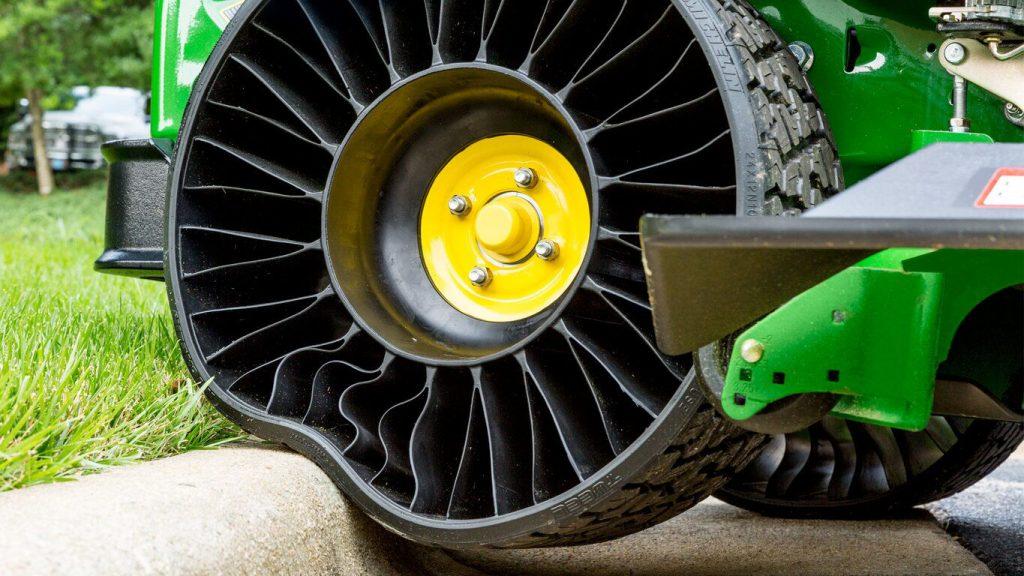 What to Expect when you drive a car with tweel tires? The Definitive Guide to tweel tires
