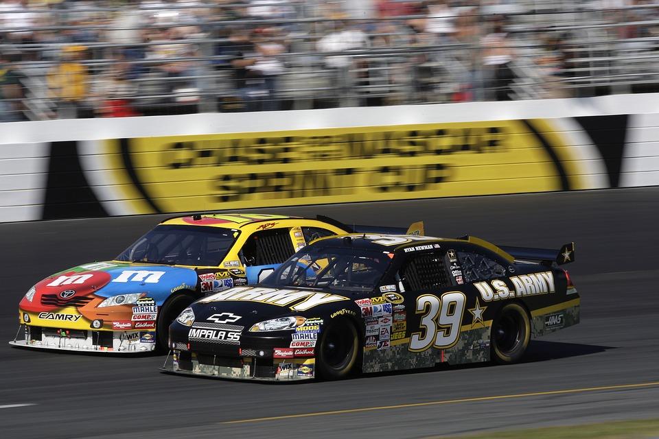 Top factors to notice when you drive a race car What to Expect when you drive a race car for the first time