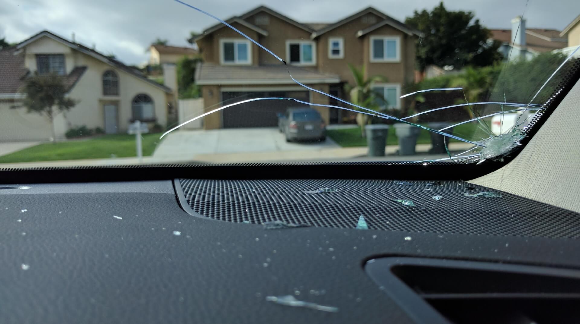 What Causes Windshield To Crack? The Possible Reasons | CAR FROM JAPAN