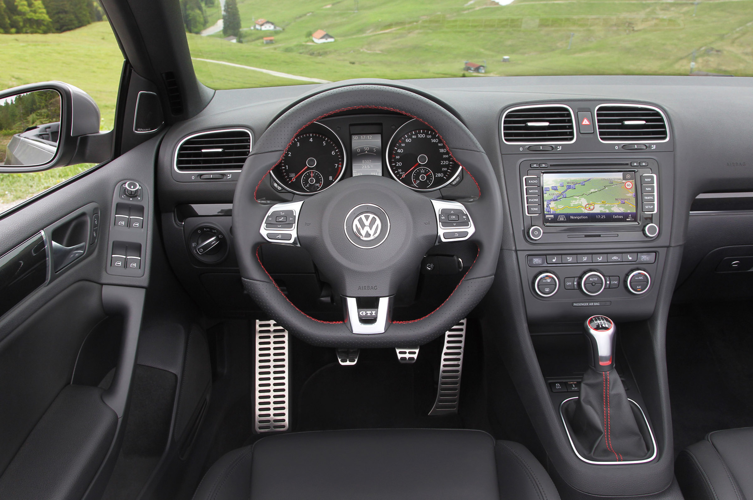 Flat bottom steering wheel Flat bottom steering wheel- explained