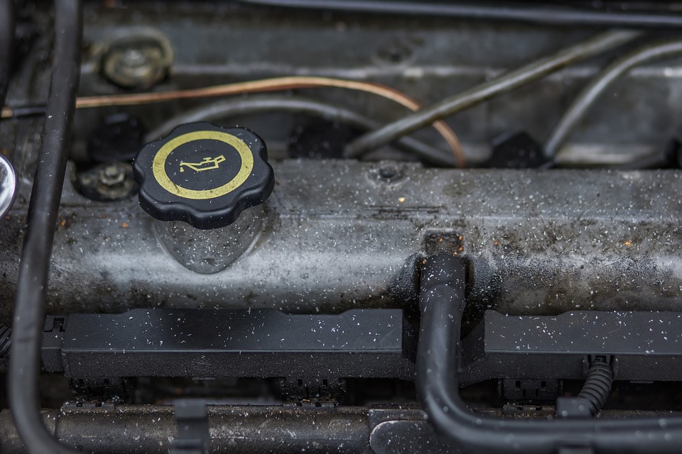 Driving without oil cap: The Possible damages Driving without oil cap- Good or Bad?