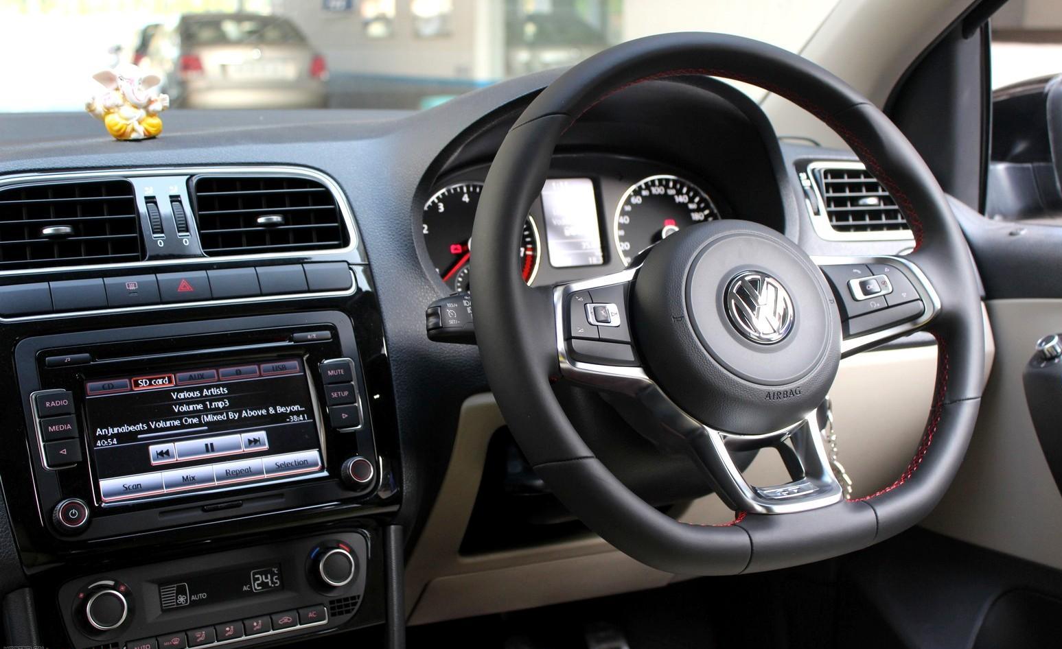 Flat bottom steering wheel Flat bottom steering wheel- everything explained in detail