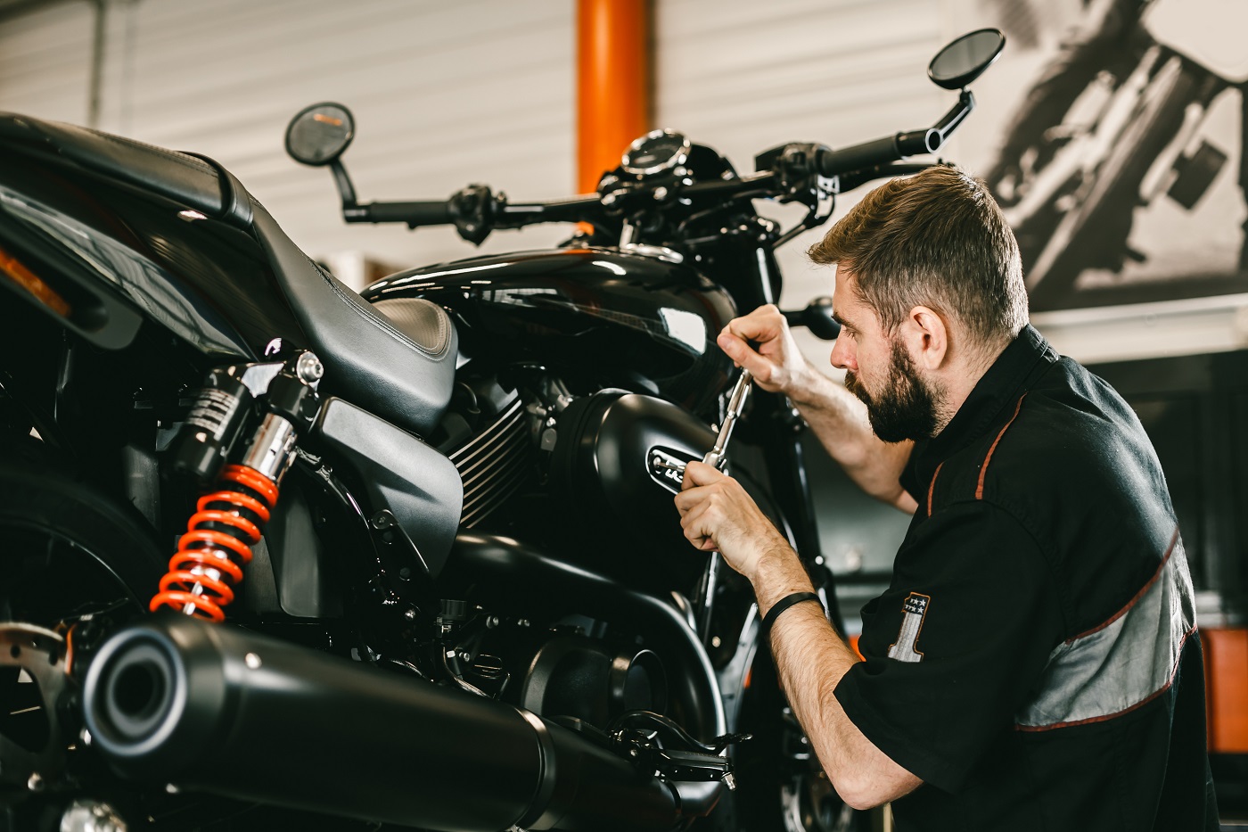 Mechanics for any car issues! Professional working in workshop