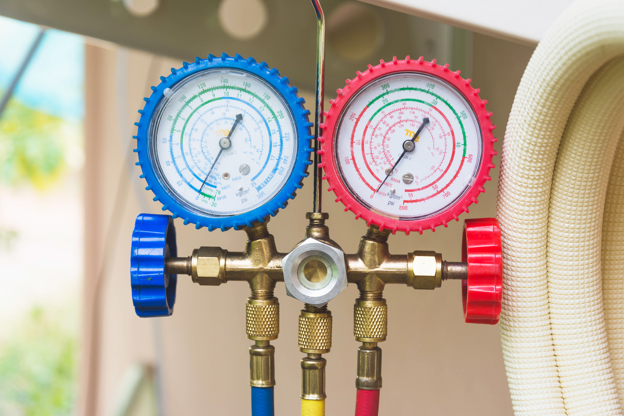 Thermal Expansion Valve- how it looks? the close looks of a pressure meter