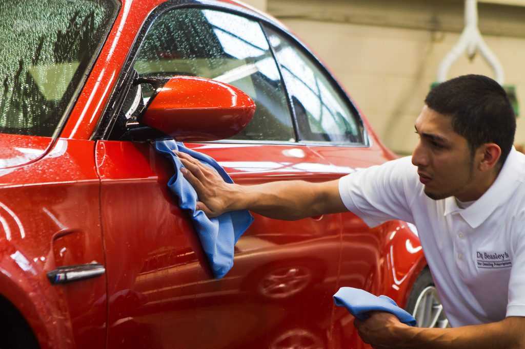 Keep Extra Microfiber Clothes To Clean Different Parts of the Car Keep Extra Microfiber Clothes To Clean Different Parts of the Car