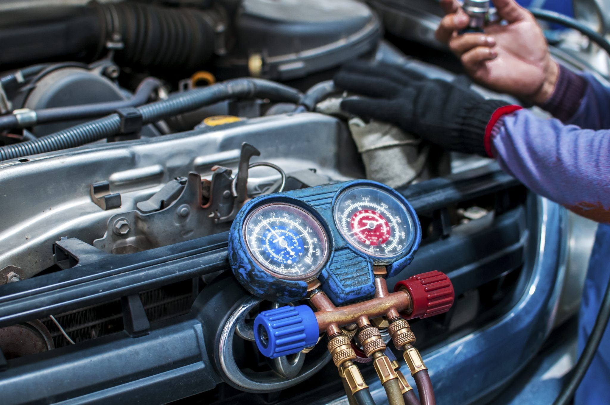 Prepare the Vacuum Pump- follow this step properly to make no mistake further Unscrew the cap