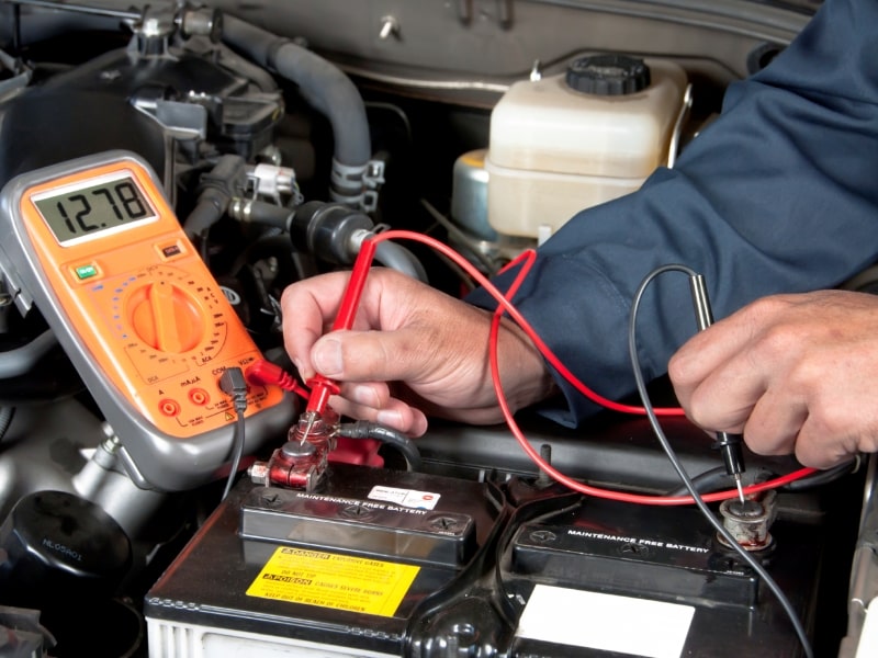use multimeter to test car battery
